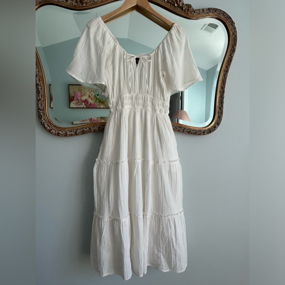 Size XS White cotton crinkle gauze dress by Gap. Very soft. Never worn. $25